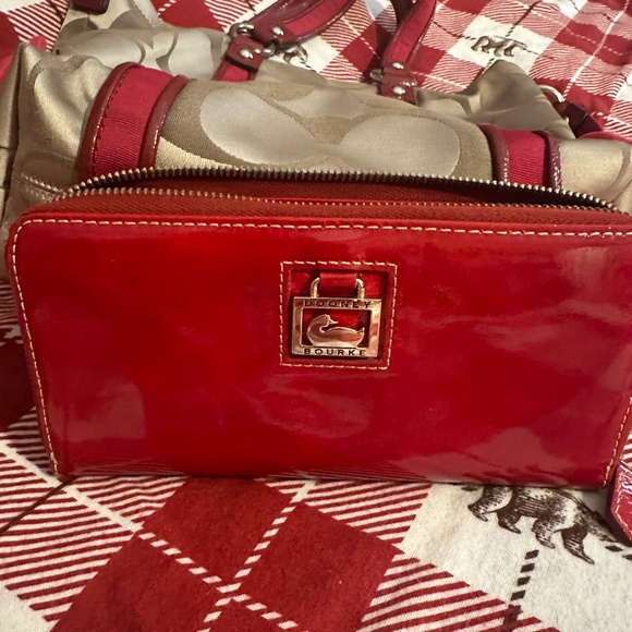 Tan coach purse and red wallet - Picture 5 of 5